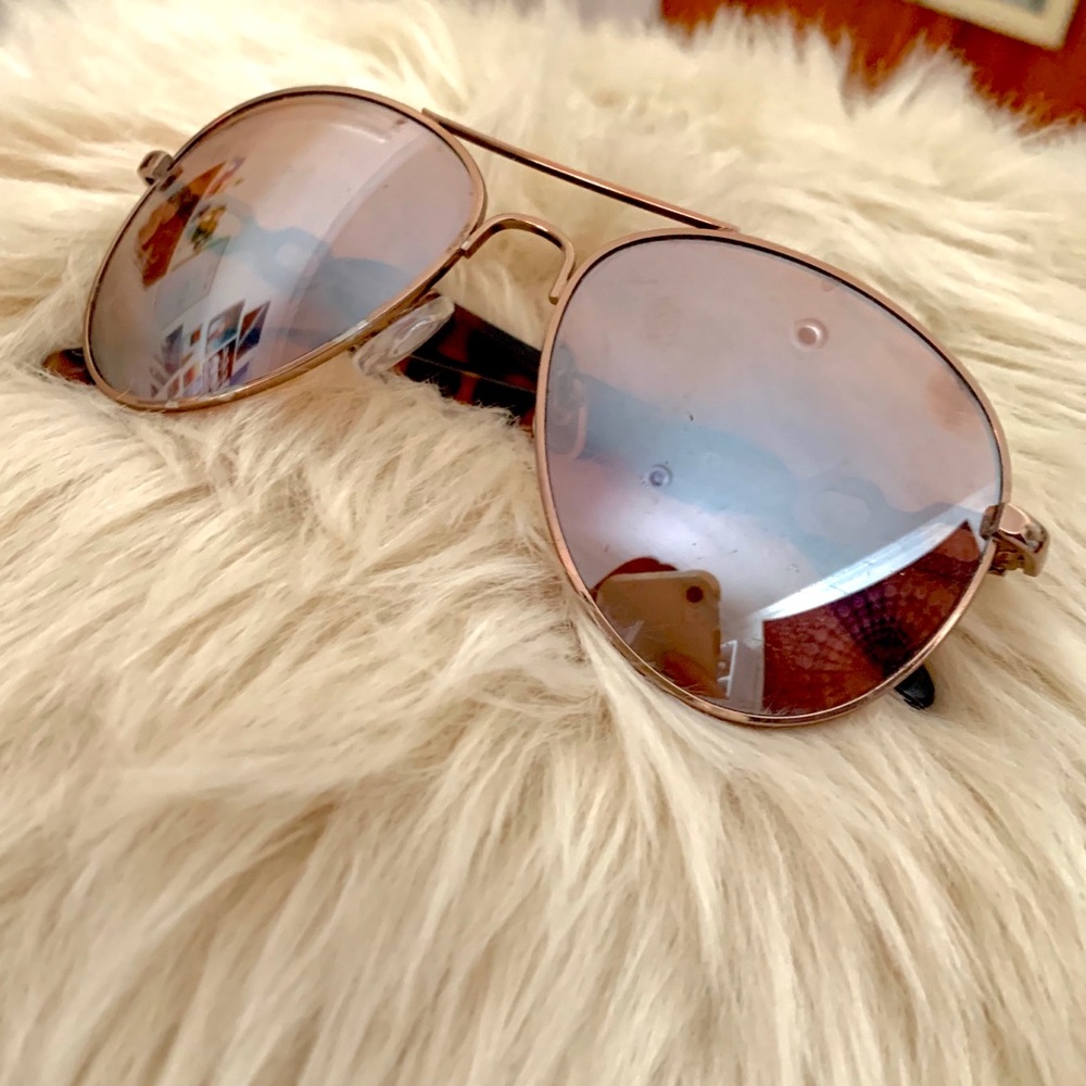 Sunglasses in perfect condition☀️